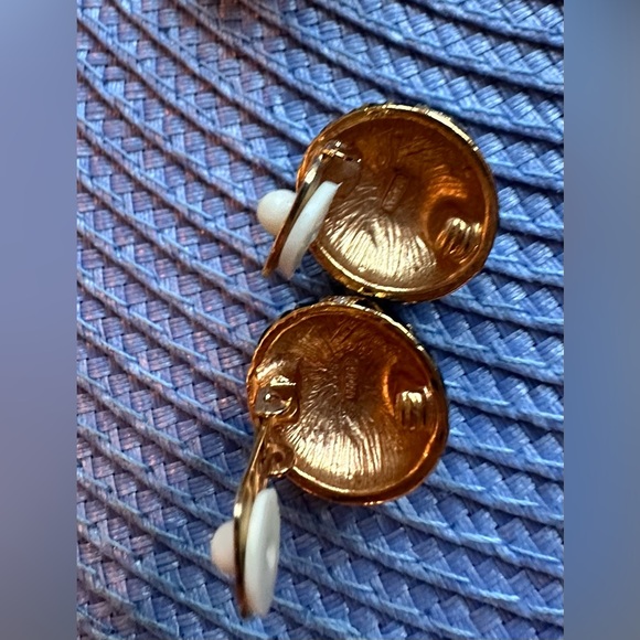 Roman Vintage Black Enamel & Rhinestone Dome Clip Earrings - Picture 8 of 8